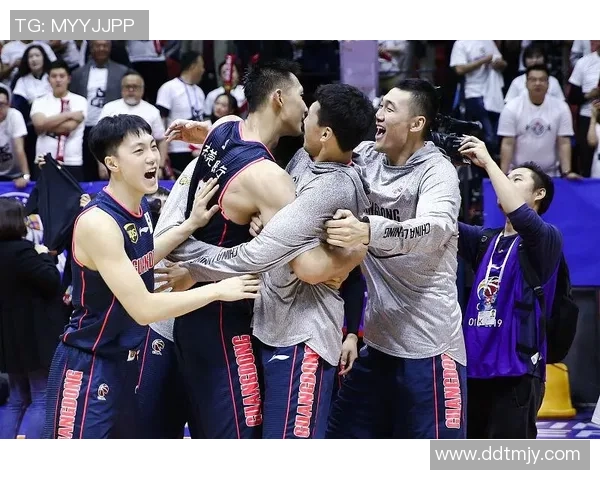 上海篮球队耐力变革引发热议全新训练理念助力球队崛起