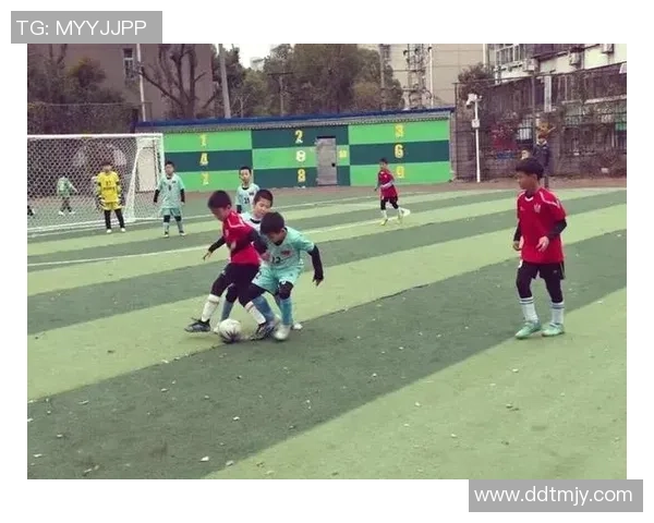 在绿茵场上挥洒汗水与激情的足球梦与友谊的碰撞 在绿茵场上挥洒汗水与激情的足球梦与友谊的碰撞